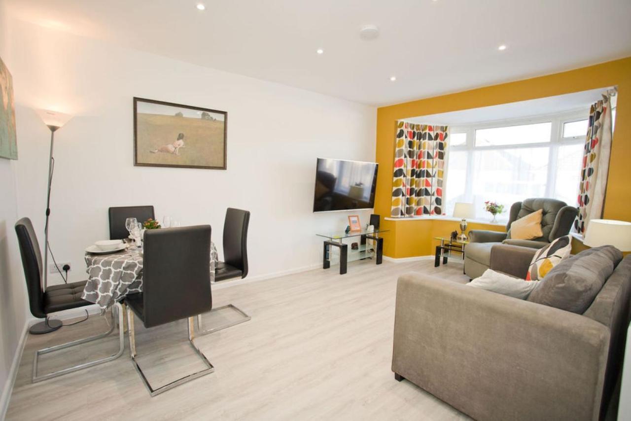 Hilda'S Retreat Accessible Wheel Chair Friendly With Hoist Poole Exteriér fotografie