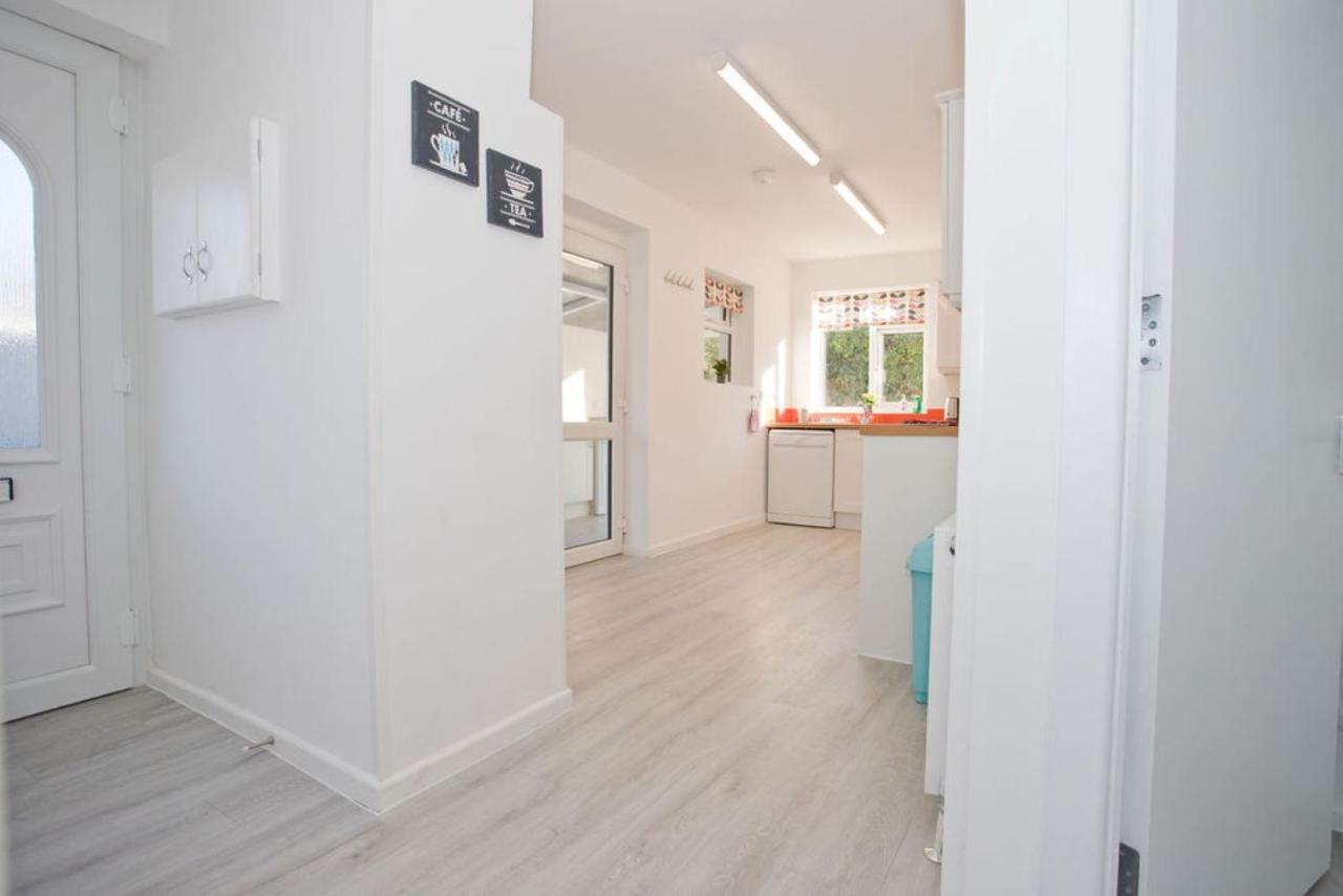 Hilda'S Retreat Accessible Wheel Chair Friendly With Hoist Poole Exteriér fotografie