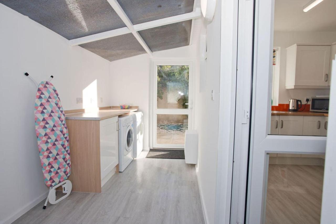 Hilda'S Retreat Accessible Wheel Chair Friendly With Hoist Poole Exteriér fotografie