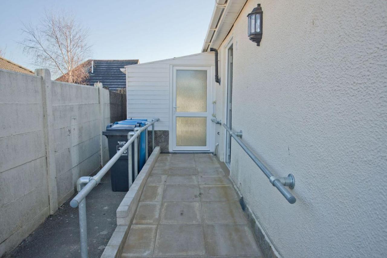 Hilda'S Retreat Accessible Wheel Chair Friendly With Hoist Poole Exteriér fotografie